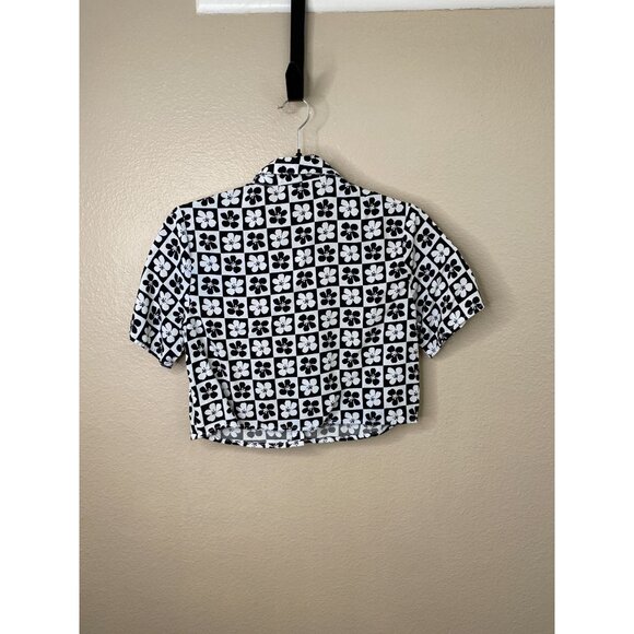 Passport Black & White Floral Checkered Crop Shirt Small Rayon Button-Up Blouse - Picture 5 of 6